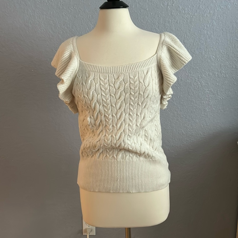 Light weight sweater